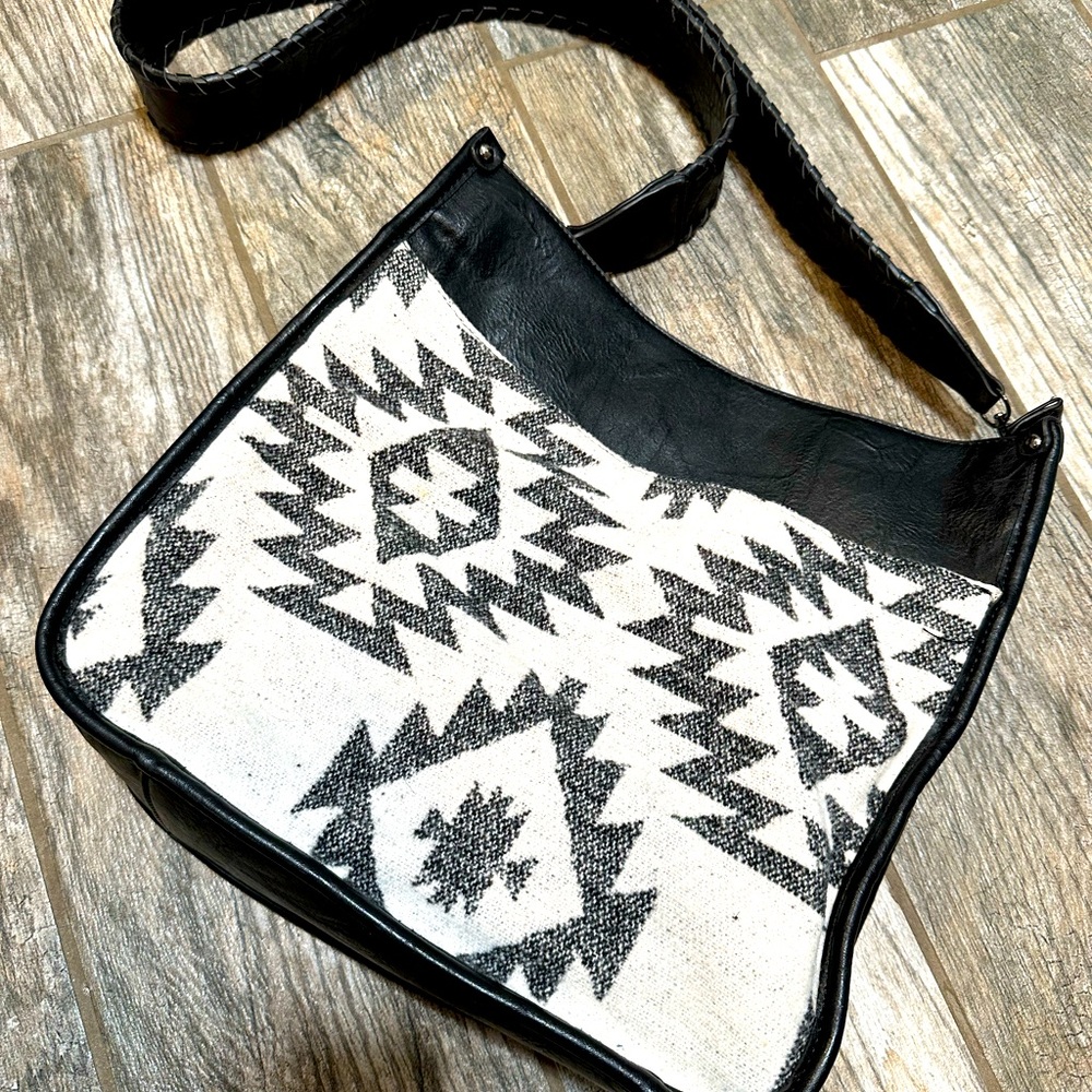 Jen & Co. Aztec Crossbody